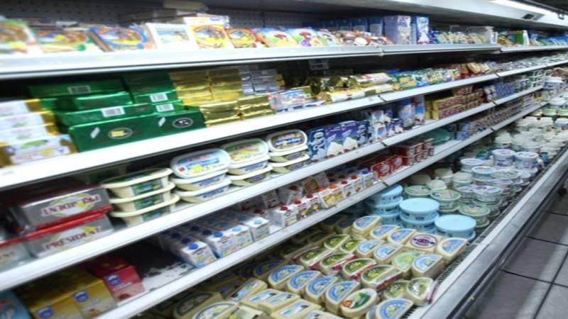 وزارة الاقتصاد تُعلّق تداول منتجات ألبان وأجبان وتأمر بسحبها وإتلافها